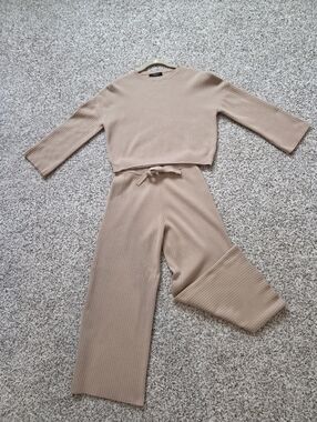 EUC Beige Stretchy Ribbed Knit Two-Piece Lounge Sweater Set Small